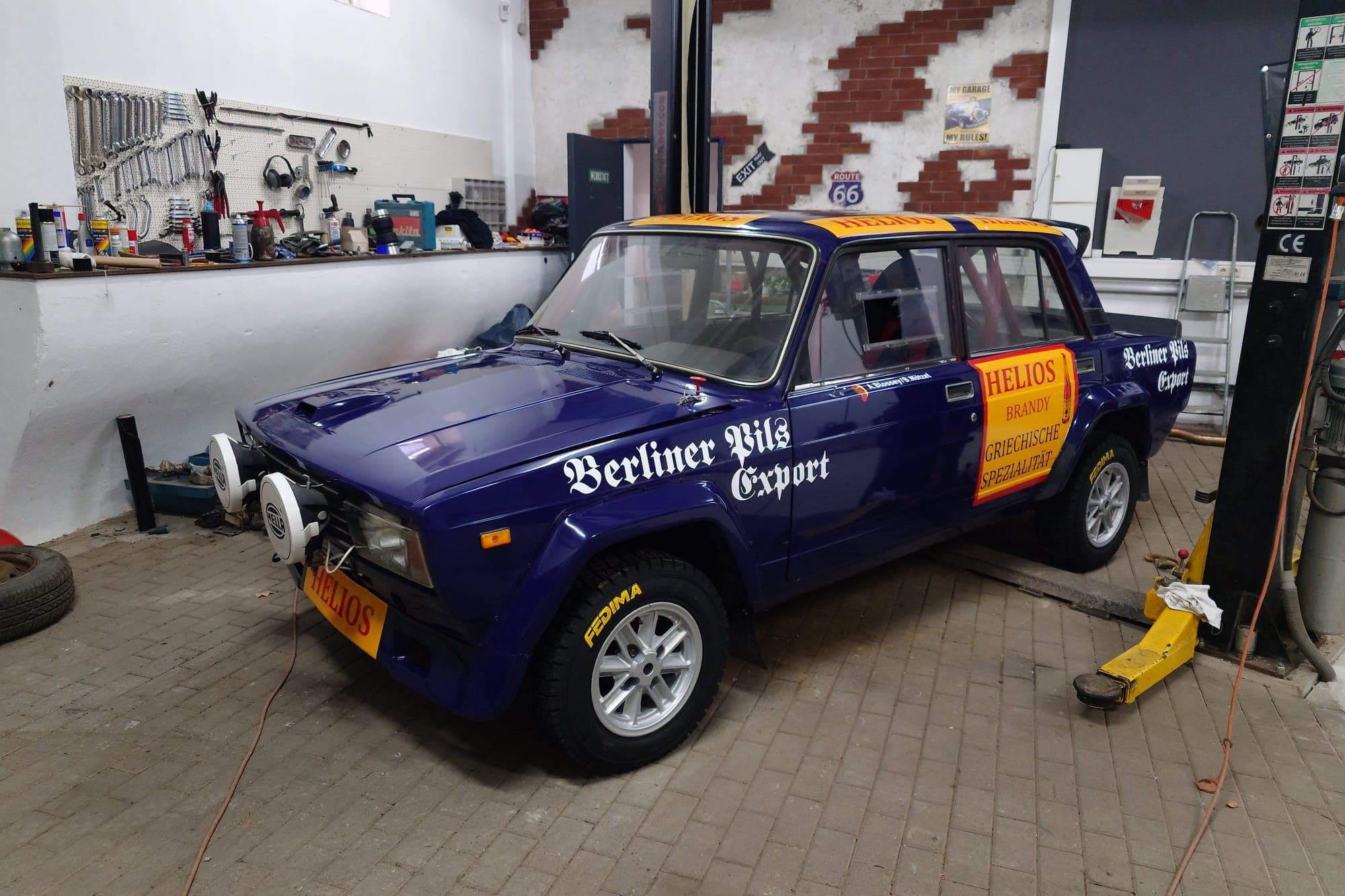 Lada 2105 VFTS BP 14-35 in der Werkstatt